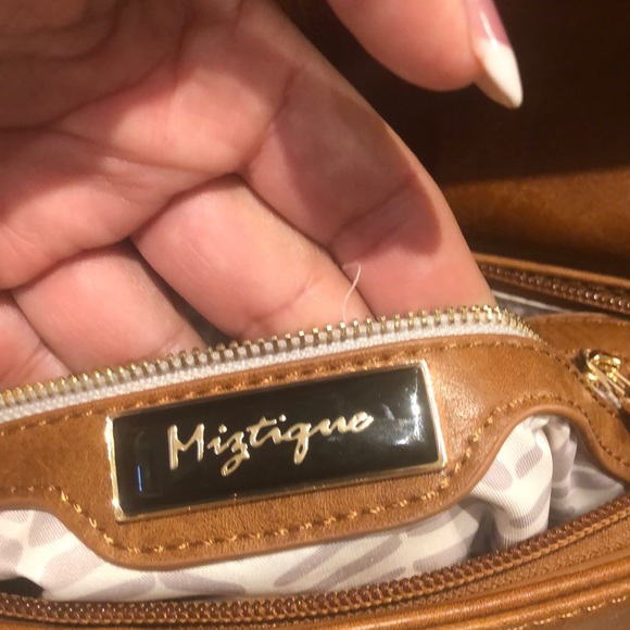 Crossbody purse. - Picture 6 of 7